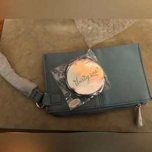 Thirty-One wristlet w/compact